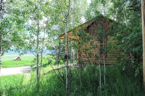 Teton Homestead: Renovated Historic Cabin + Views