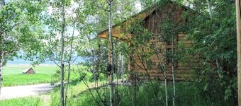 Teton Homestead: Renovated Historic Cabin + Views