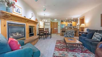 Smart TV, fireplace, books, stereo