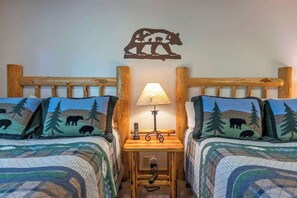 2 bedrooms, iron/ironing board, free WiFi, bed sheets
