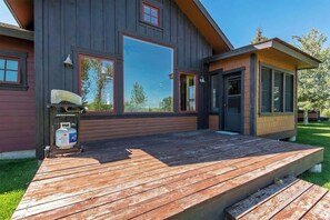 Terrace/patio - Bunkbeds, Private Back Deck near Grand Targhee (Driggs)