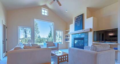 Teton Homestead: Bunkbeds, Private Deck, Targhee