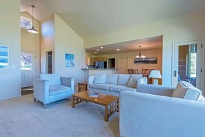 Smart TV, fireplace, books, offices - Bunkbeds, Private Back Deck near Grand Targhee (Driggs)