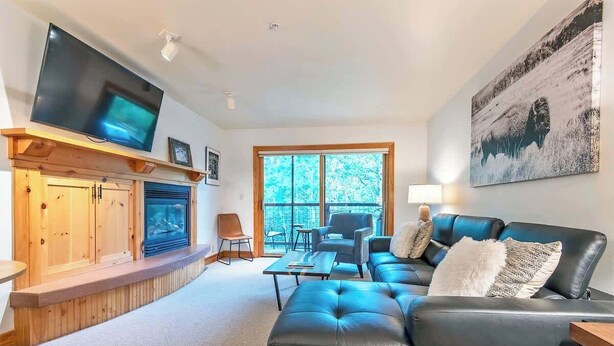 Living area - Teton Homestead: Modern Corner Top Unit + Hot Tub (Driggs)