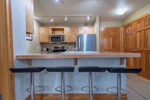 Fridge, microwave, oven, stovetop - Teton Homestead: Modern Corner Top Unit + Hot Tub (Driggs)