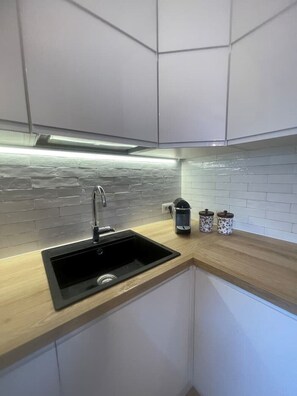 Oven, dishwasher, cookware/dishes/utensils - Apartment in Toblach in the heart of the Dolomites (Dobbiaco)