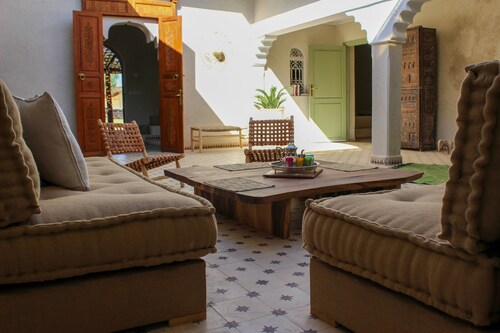 Villa cosy piscine chauffée à 30 min de la place Jama el fna