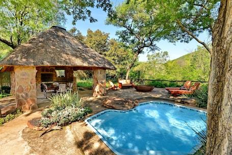 奢华别墅, 2 间卧室, 花园景观 | 迷你吧、床单