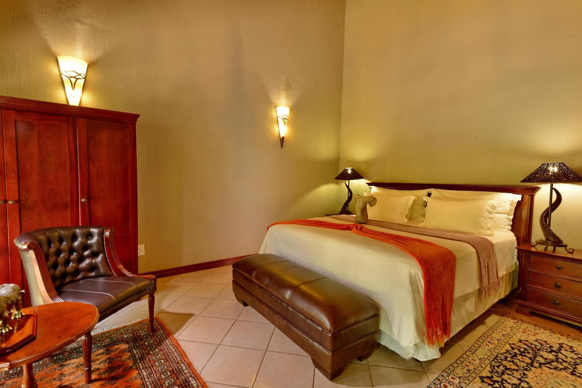 Villa de lujo, 2 habitaciones, vistas al jardín | Minibar y ropa de cama