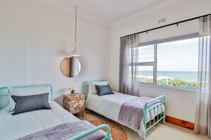 4 bedrooms, iron/ironing board, WiFi (free), bed sheets