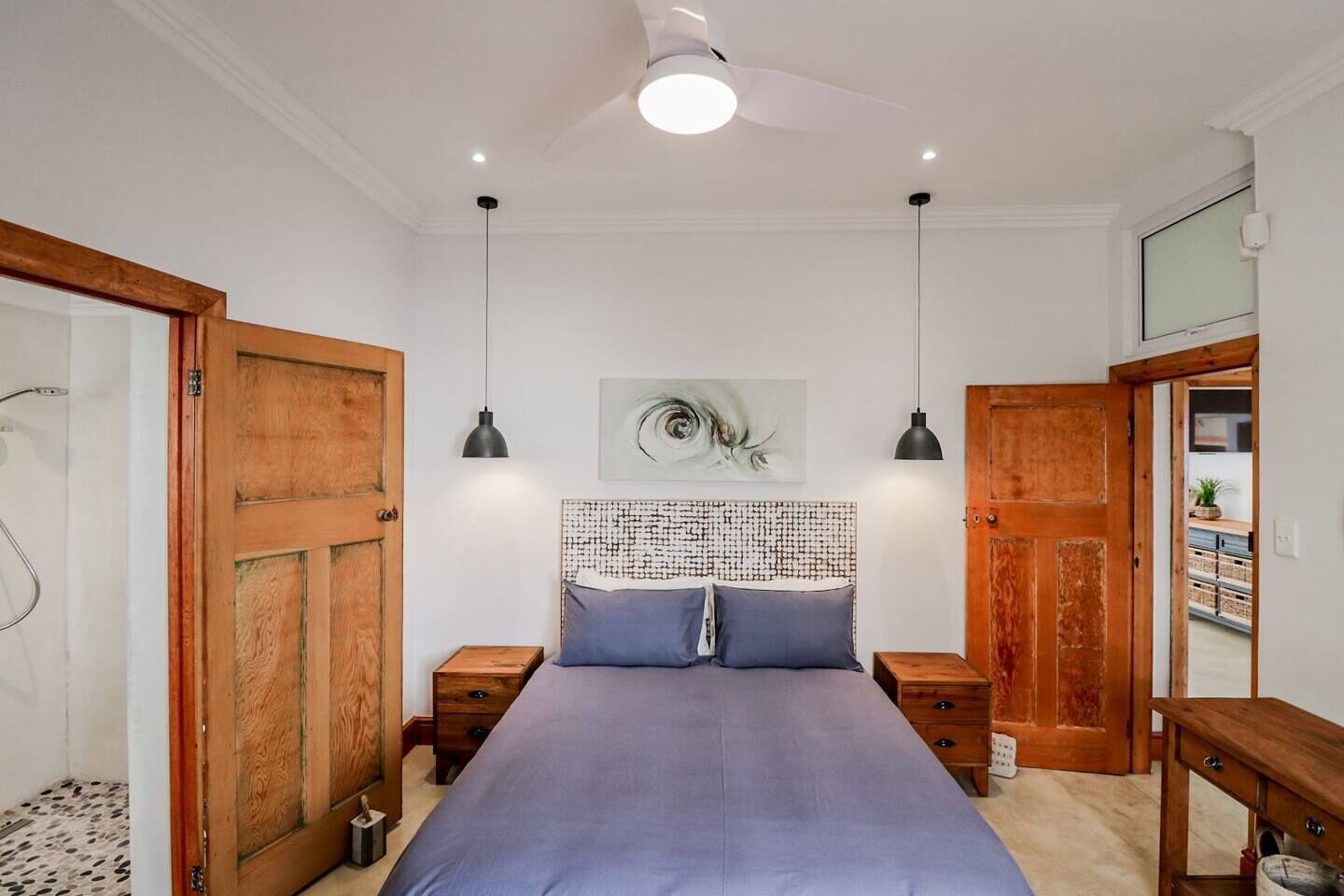 3 slaapkamers, een strijkplank/strijkijzer, gratis wifi, beddengoed