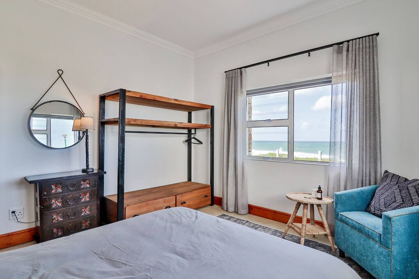 3 slaapkamers, een strijkplank/strijkijzer, gratis wifi, beddengoed