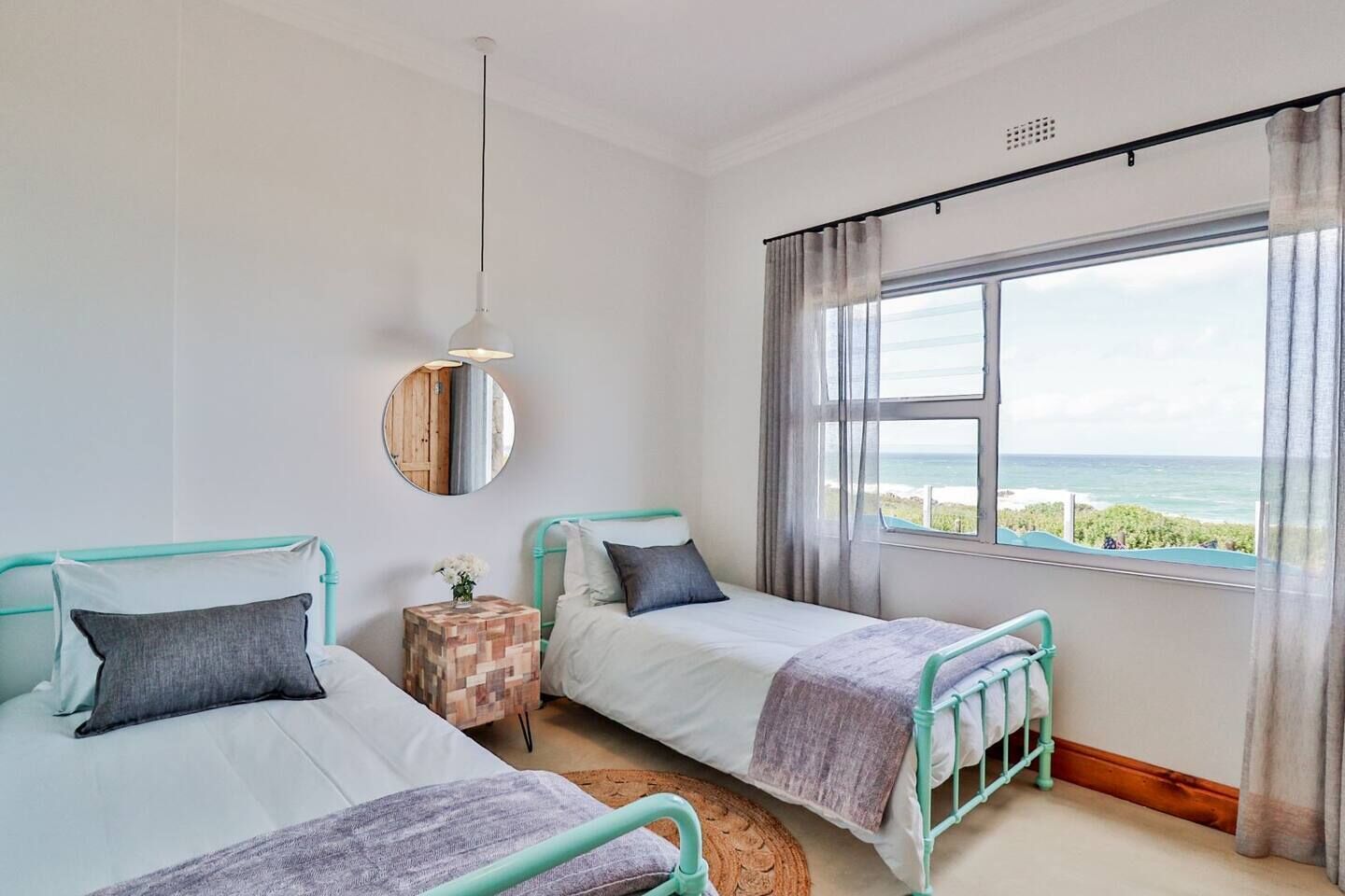 4 bedrooms, iron/ironing board, WiFi (free), bed sheets