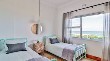 4 bedrooms, iron/ironing board, WiFi (free), bed sheets
