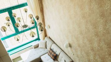 Duplex | Desk, travel crib, free WiFi, bed sheets