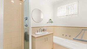 Bañera, secador de pelo