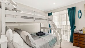 3 Schlafzimmer, Bügeleisen/Bügelbrett, Reisekinderbett, Internetzugang