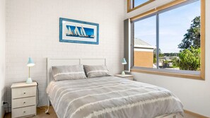 3 bedrooms, iron/ironing board, travel cot, Internet