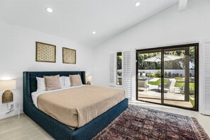4 bedrooms, desk, iron/ironing board, free WiFi