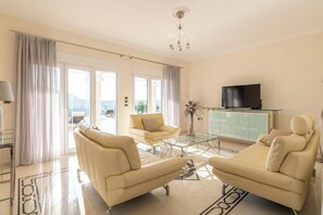 Smart TV - Villa Kamos in Archaggelos (Αρχάγγελος)