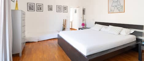 1 chambre, fer et planche à repasser, Wi-Fi gratuit, draps fournis