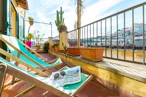 Terrace/patio - Panoramic Penthouse in Largo Baracche by Wonderful Italy (Napoli)