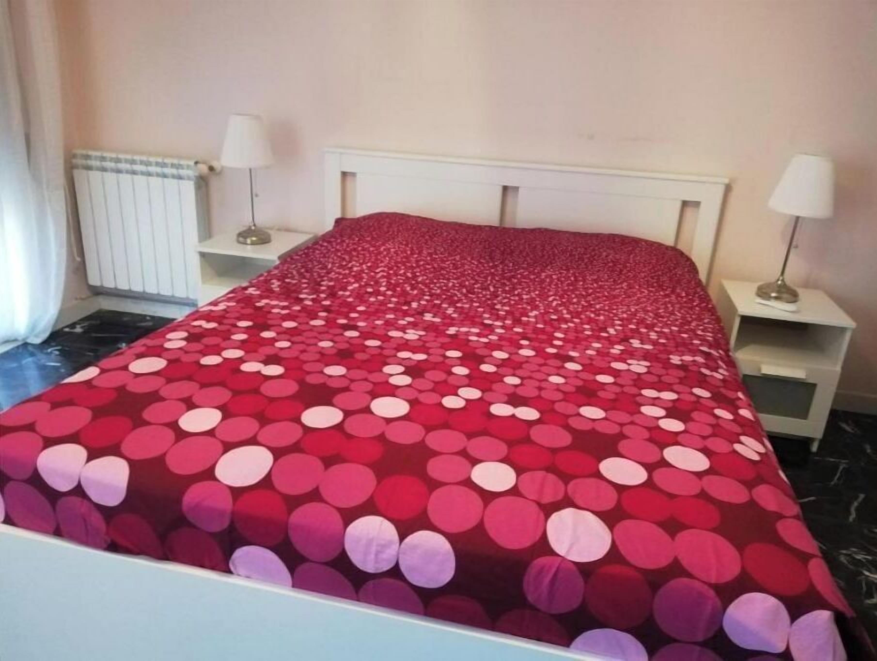 2 Schlafzimmer, Schreibtisch, Bügeleisen/Bügelbrett, kostenloses WLAN