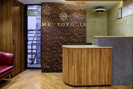 Reception. Metropolis Business Hotel