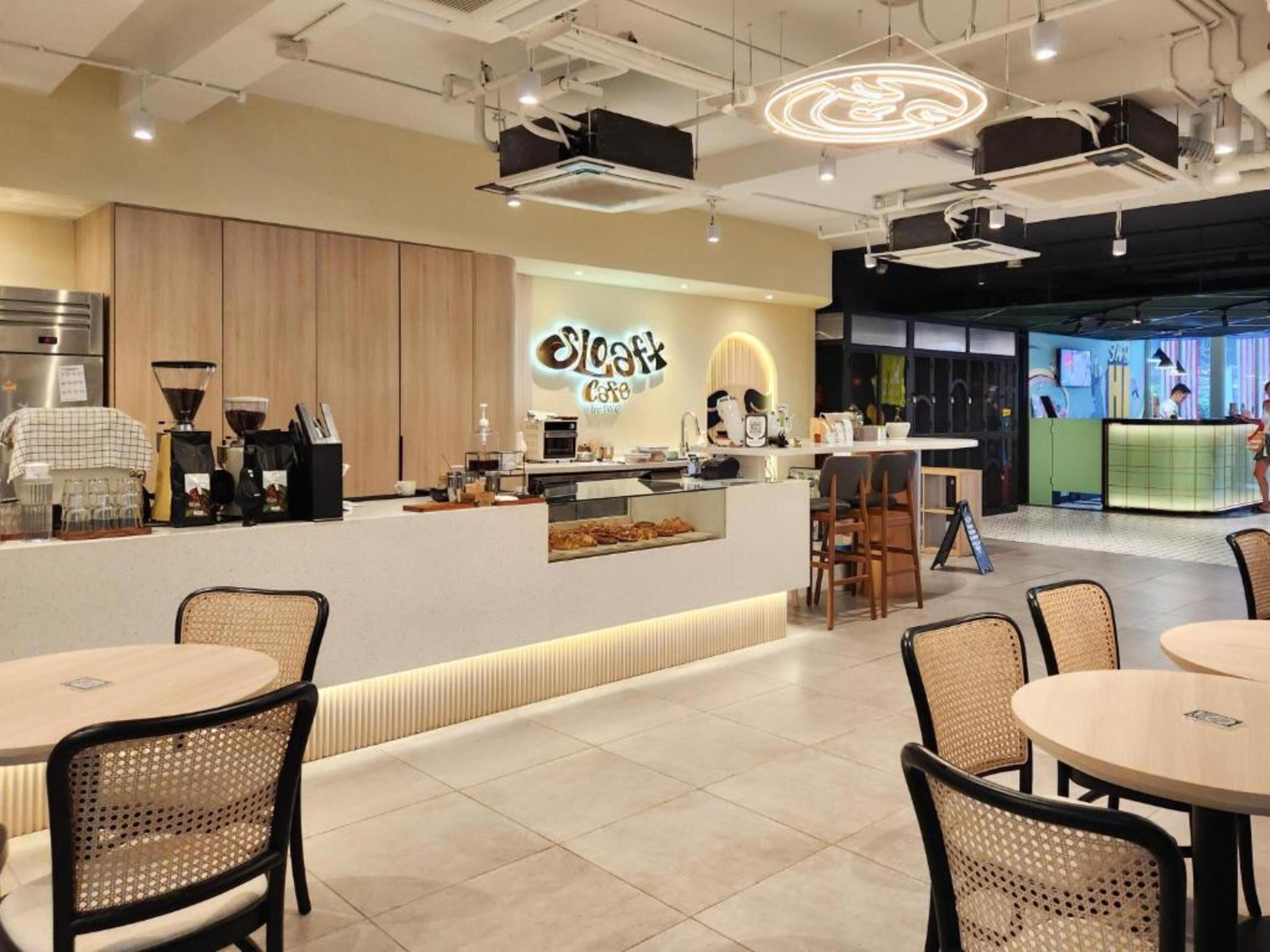 Daily buffet breakfast (MYR 30 per person)