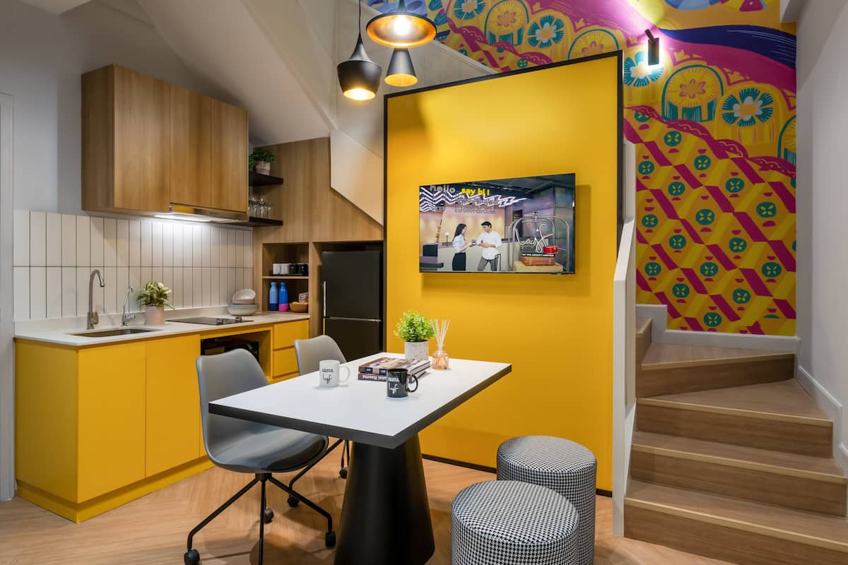 Apartment | Dapur peribadi | Sebuah peti sejuk di kawasan bersama