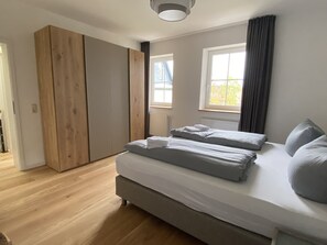 4 bedrooms, travel crib, free WiFi, bed sheets - Exclusive "mountain barn" with four bedrooms & sauna (Braunlage)