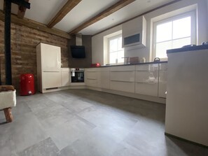 Fridge, stovetop, dishwasher, coffee/tea maker - Exclusive "mountain barn" with four bedrooms & sauna (Braunlage)