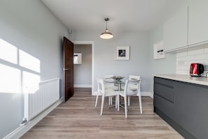 Basic Apartment | Private kitchen | Fridge, microwave, oven, toaster - Roomspace Apartments - Brewers Lane (Richmond)