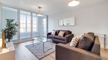 Basic Apartment | Living area