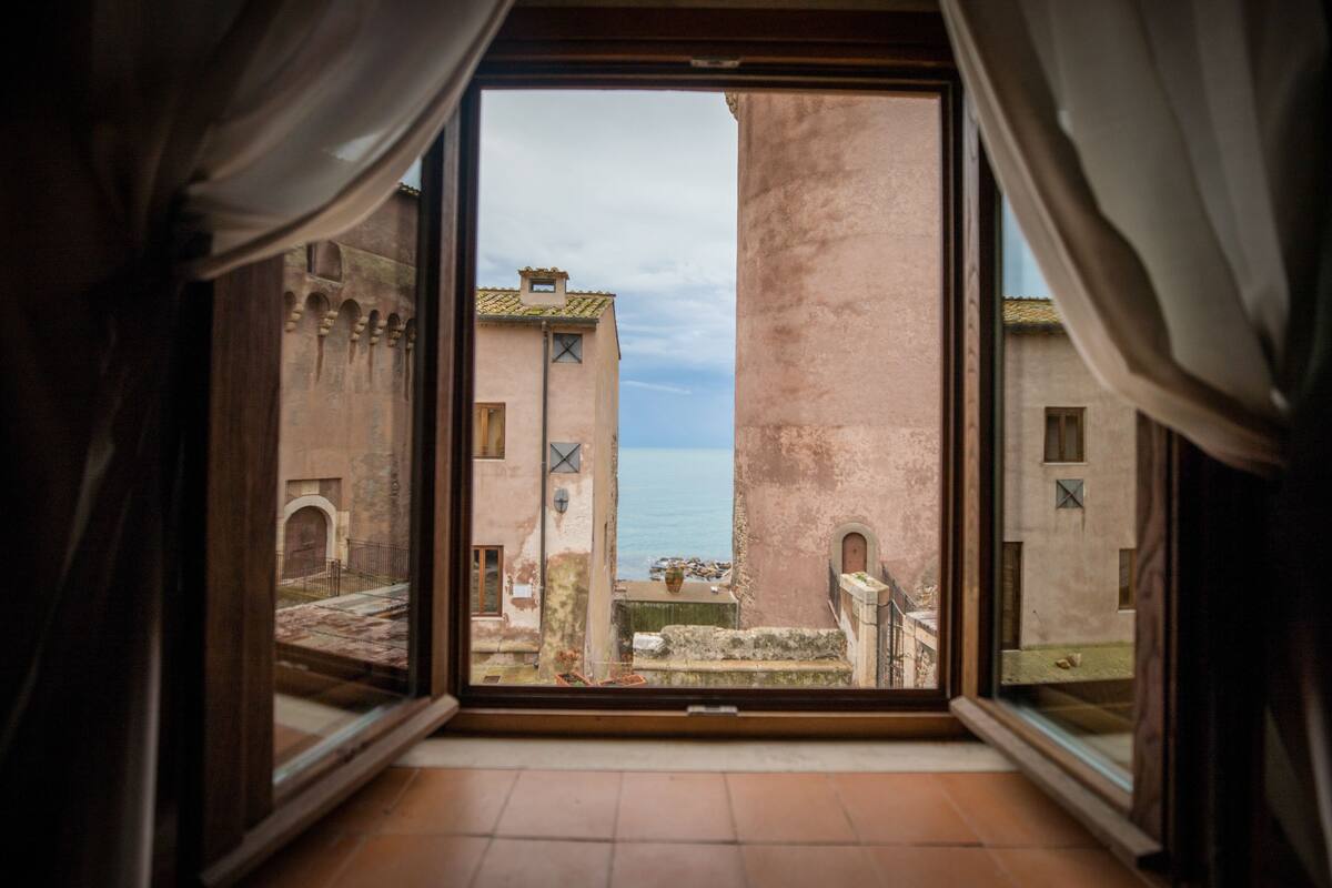Habitación doble, 1 cama matrimonial, vista al patio (accessibile) | Escritorio, wifi gratis y ropa de cama