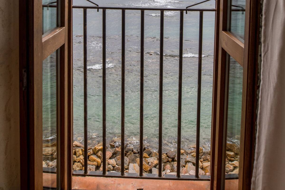Habitación doble, 1 cama matrimonial, vista al mar | Escritorio, wifi gratis y ropa de cama