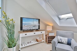 Fernseher, DVD-Player, Stereoanlage