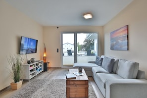 Fernseher, DVD-Player, Stereoanlage