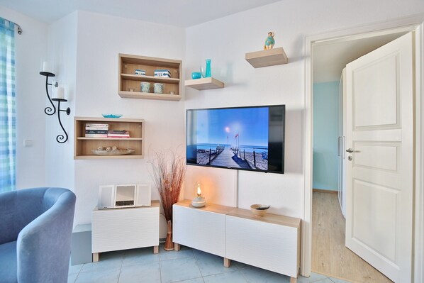 Fernseher, DVD-Player, Stereoanlage