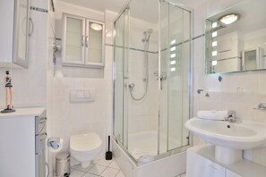 Douche, sèche-cheveux