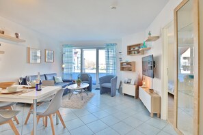 Fernseher, DVD-Player, Stereoanlage