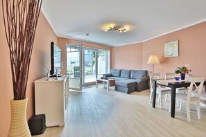 Fernseher, DVD-Player, Stereoanlage