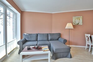 Fernseher, DVD-Player, Stereoanlage