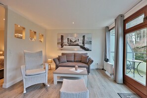 Fernseher, DVD-Player, Stereoanlage