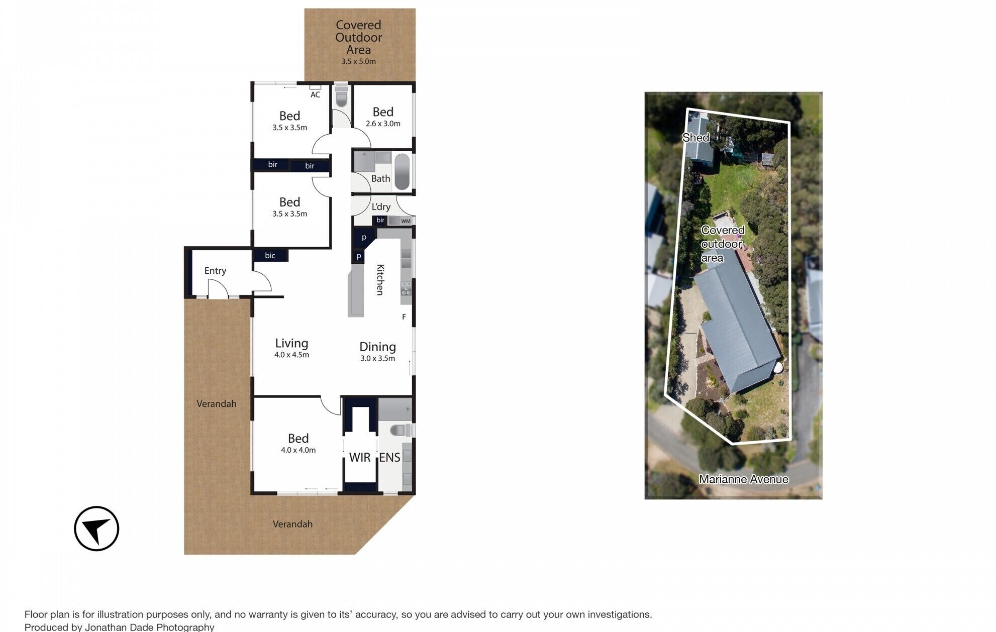 Een plattegrond van een pand met een overdekt buitengebied, meerdere slaapkamers, een woonkamer, een eetruimte, een keuken, een badkamer en een veranda.