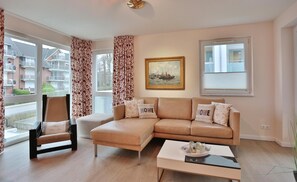 Fernseher, DVD-Player, Stereoanlage