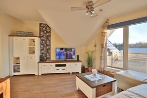 Fernseher, DVD-Player, Stereoanlage