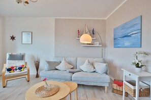 Fernseher, DVD-Player, Stereoanlage