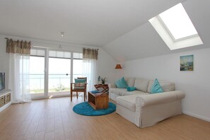 Fernseher, DVD-Player, Stereoanlage