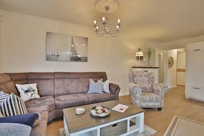 Fernseher, DVD-Player, Stereoanlage